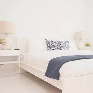 https://luxury-rooftop-pool-downtown-piantini-king-bed.santodomingobesthotels.com